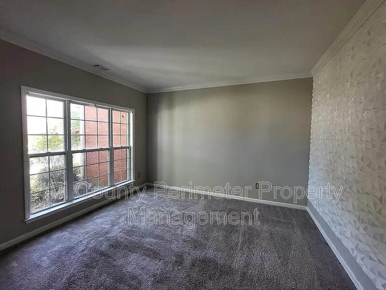 380 Simonton Crest Dr — Photo 2