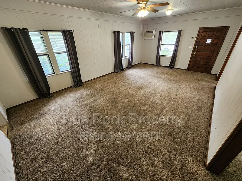 2 bed, 1.0 bath, $875 — Photo 3