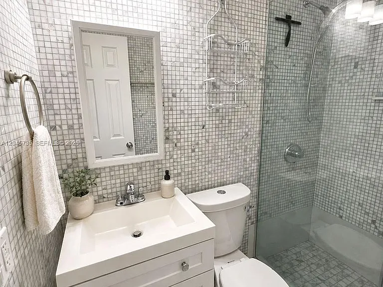 2111 N 26th Ave #N — Photo 31
