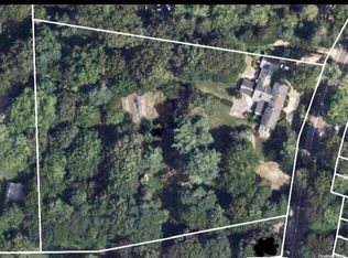 465 Woodbury Rd, Cold Spring Harbor, NY 11724