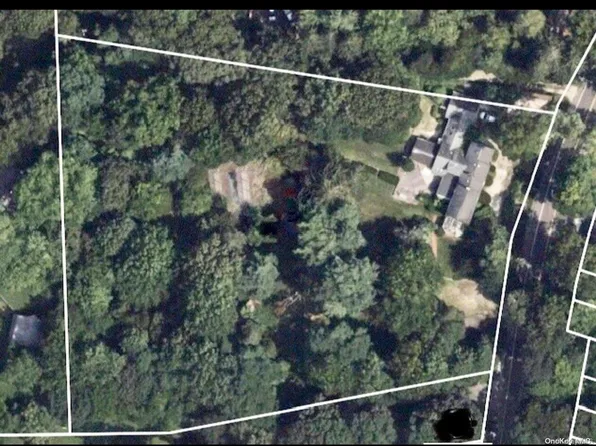 465 Woodbury Road, Cold Spring Harbor, NY 11724