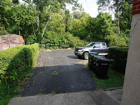 4th image of 2798 Lafeuille Ave