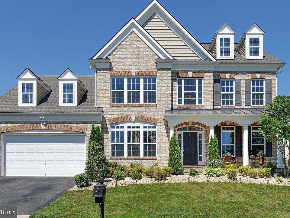 1st image of 12 Broomfield Dr