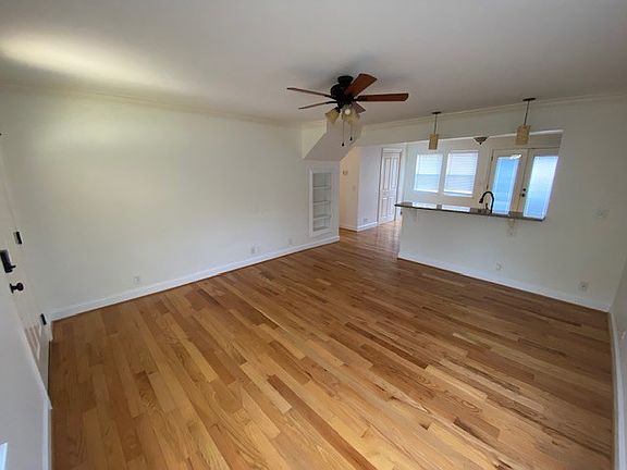 2nd image of 700 Crockett St