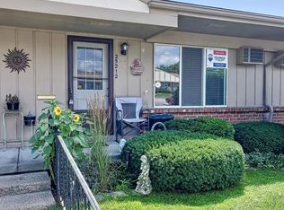 25212 Franklin Ter #2, South Lyon, MI