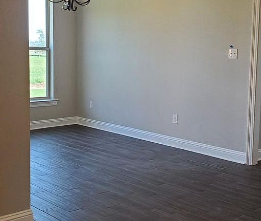 5th image of 902 Hackberry Dr