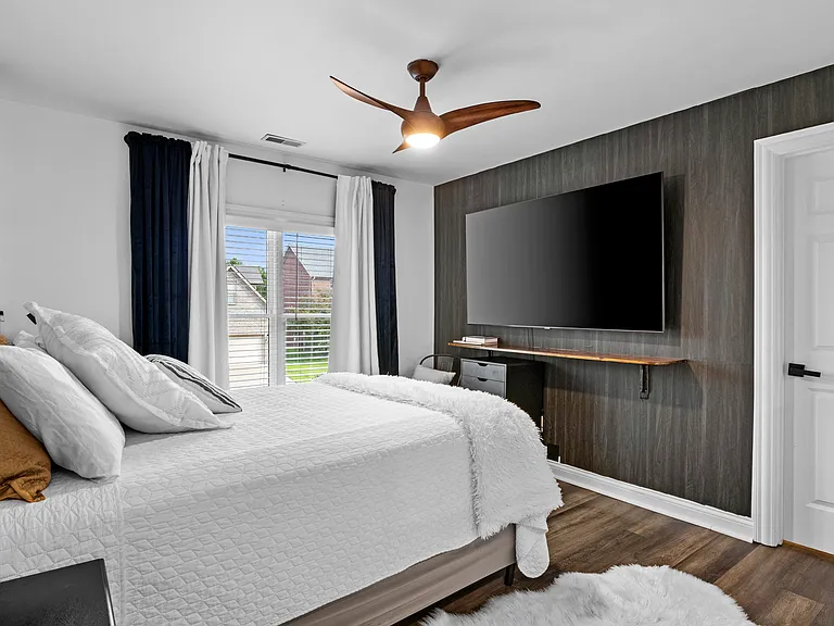 Bedroom Queen Floor 2