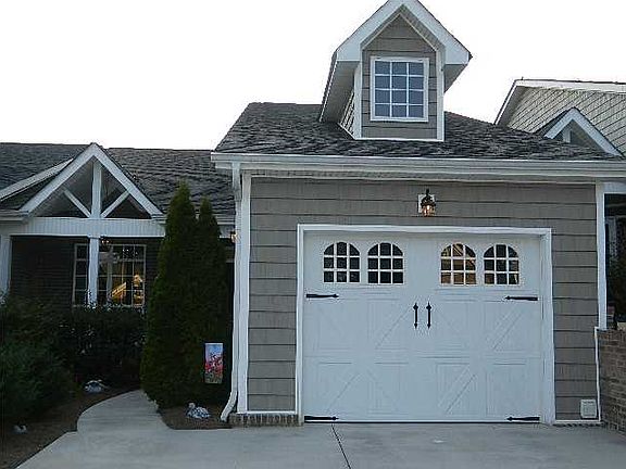 2nd image of 22 Hillhouse Ln
