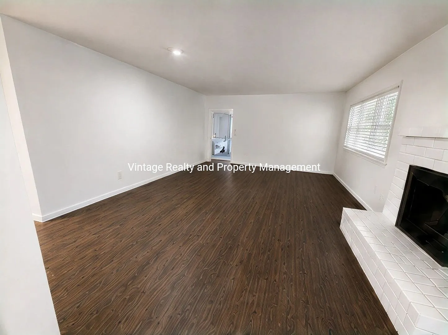 Updated 2-bedroom, 1 bathroom Tri-plex unit located in North Stockton. — Photo 2