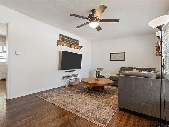 5th image of 107 N 80th Ter
