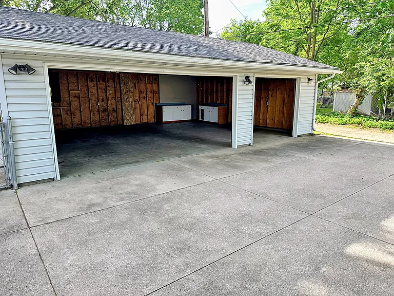 3 car garage