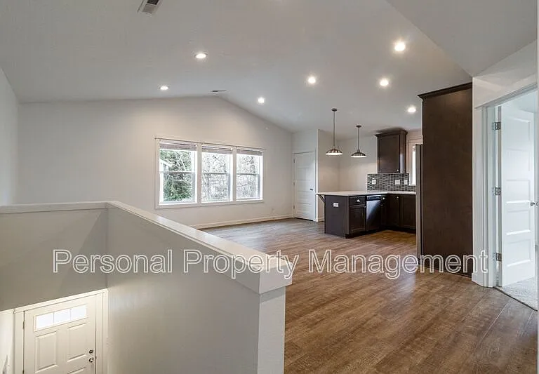 3308 E 24th Cir — Photo 3