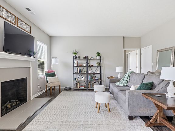 5th image of 15343 Royal Grove Ct