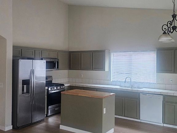 2nd image of 1465 Venice Cir