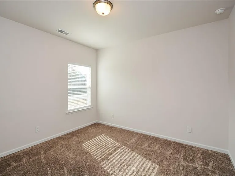 350 Cranston Dr — Photo 37