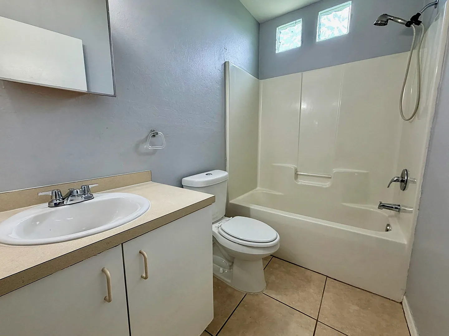 3br/2ba Single-Family Home With Garage Free Application! — Photo 3