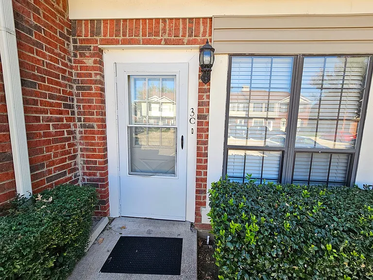 202 Samuel Blvd #3C — Photo 2