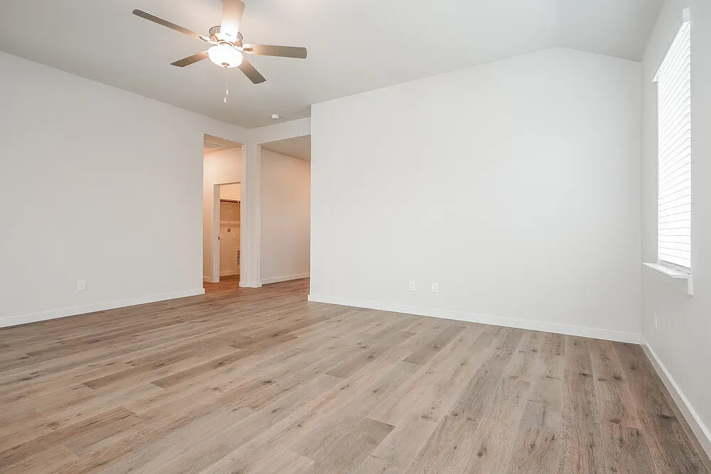 4 bed, 2.0 bath, 1784 sqft, $2,355 — Photo 4