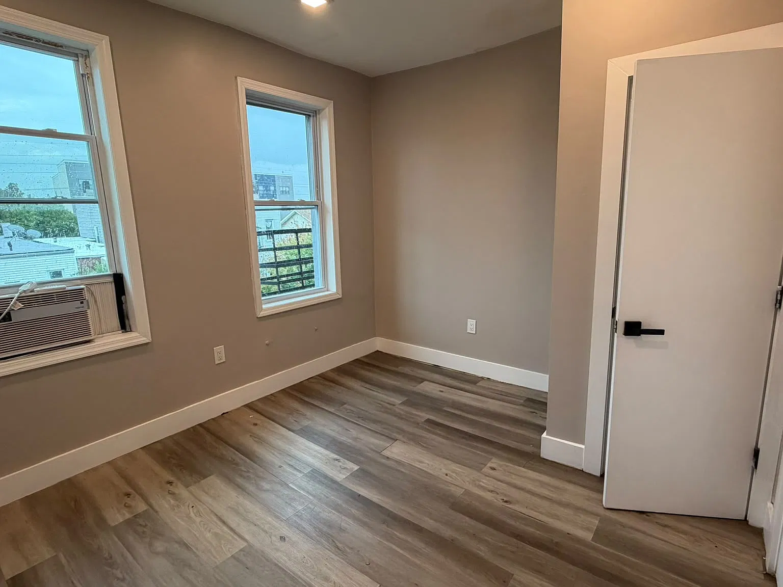 47 Logan Ave — Photo 4