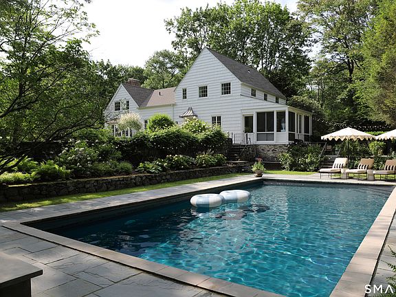 4th image of 152 East Rocks Road