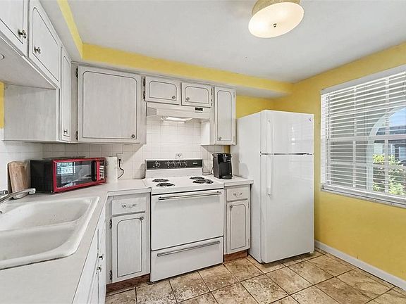 4th image of 4211 REGAL PLACE #3