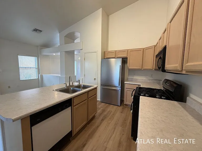 7794 S Trumpet Vine Ave — Photo 27