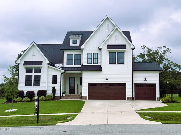 901 Shiloh Hills Dr, Fuquay Varina, NC 27526