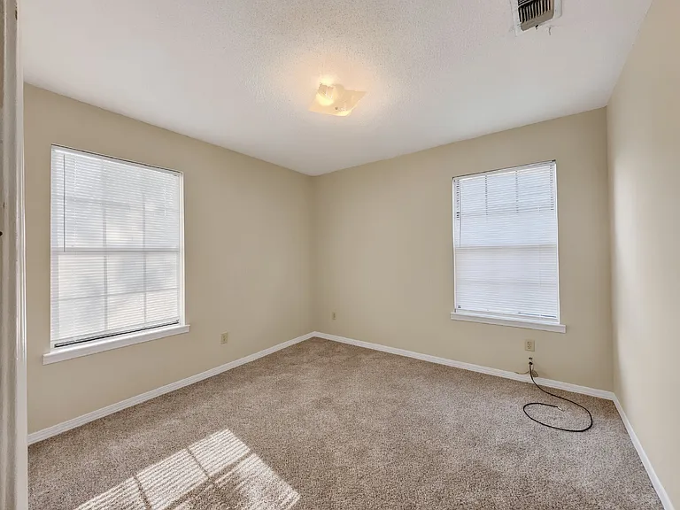 1825 Hunters Path — Photo 6