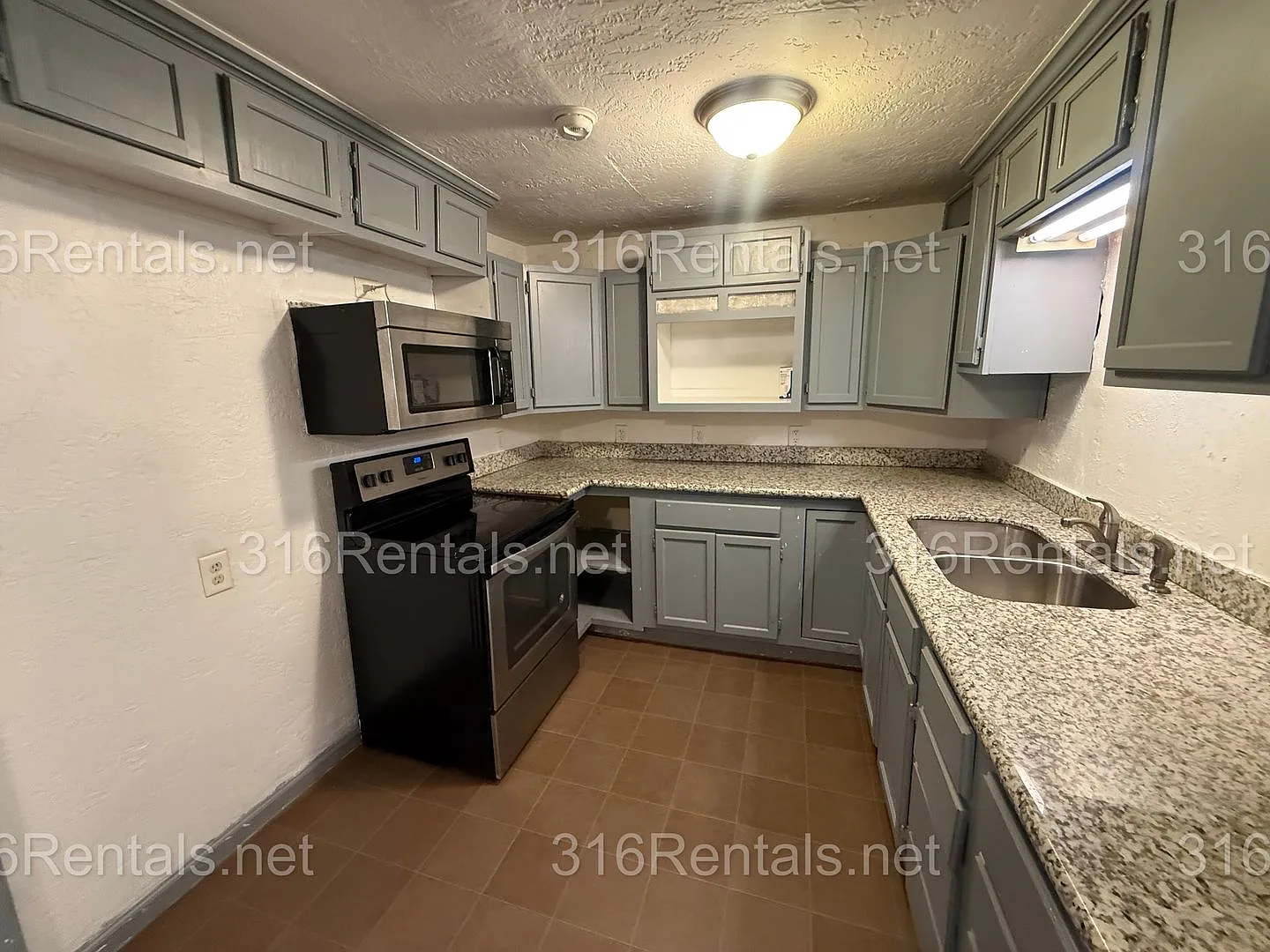 $1200 - 3 bedroom / 1 bathroom - Haysville Single Family Home — Photo 4