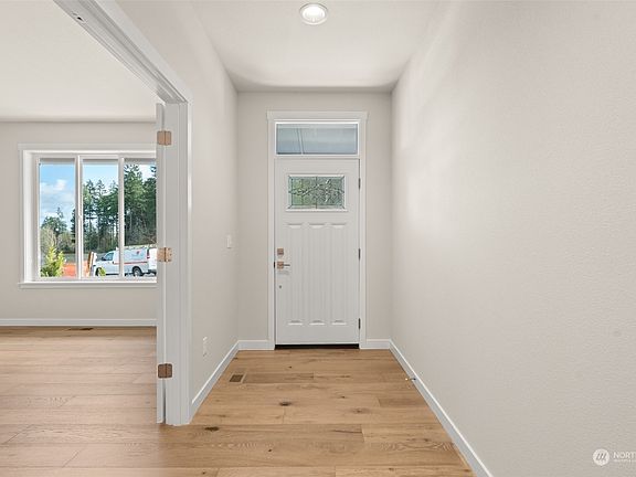 5th image of 845 Bodie Street SE