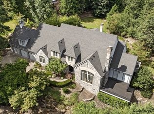 2812 Beacon Hill Dr, West Linn, OR 97068