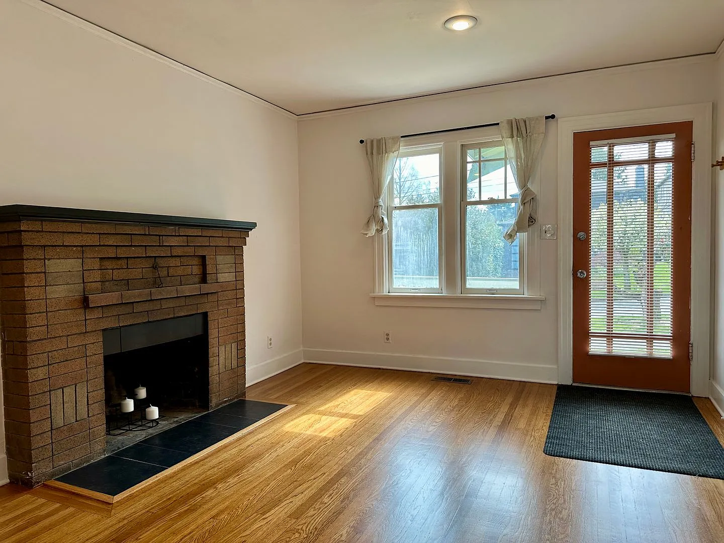 Charming 4-Bedroom Home in Phinney Ridge. Pets welcome! — Photo 3