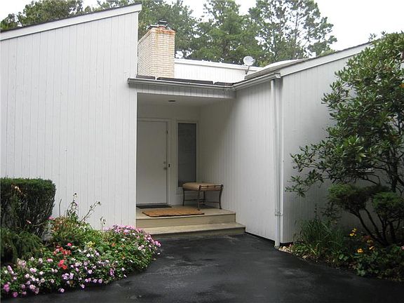 2nd image of 5 Indian Pipe Dr