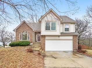 101 Gilliland Cir, Smithville, MO 64089