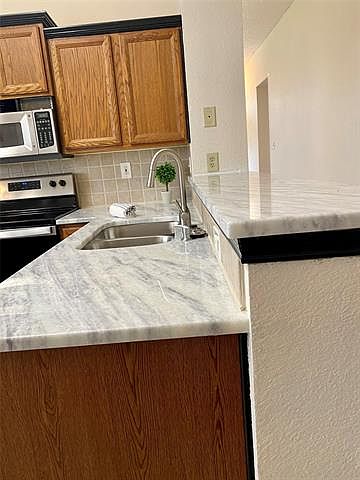 1st image of 7089 Fox Dr