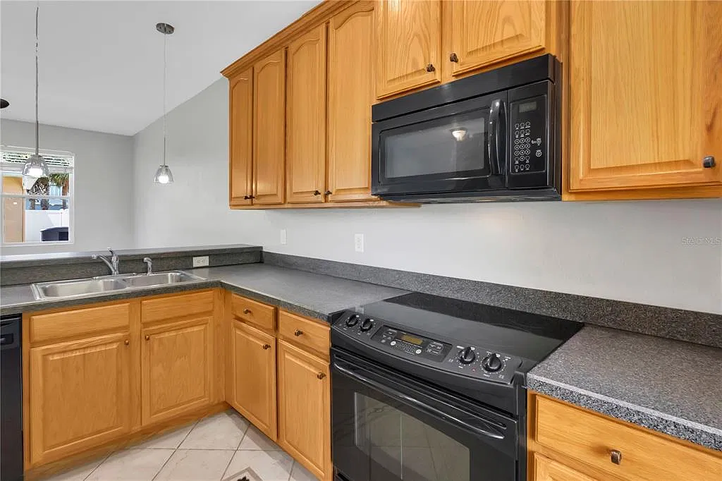 2 bed, 2.5 bath, 1406 sqft, $2,150 — Photo 3
