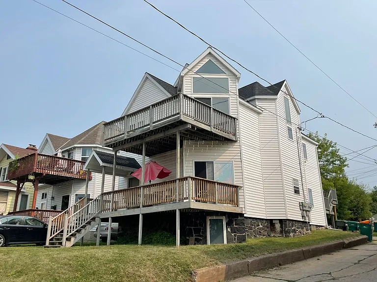 416 N 15th Ave E — Photo 1