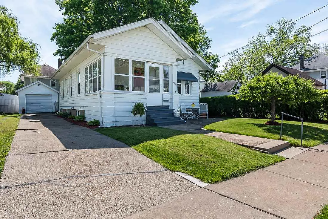 2115 Jefferson Ave photo 1