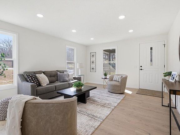 4th image of 20250 Steven Ln