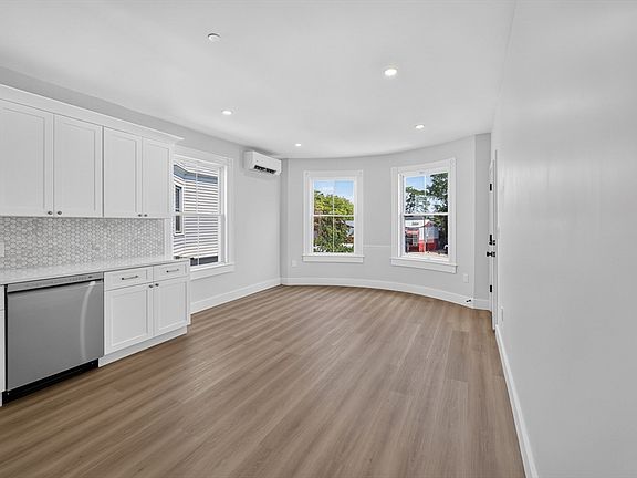 3rd image of 533 Washington St #4