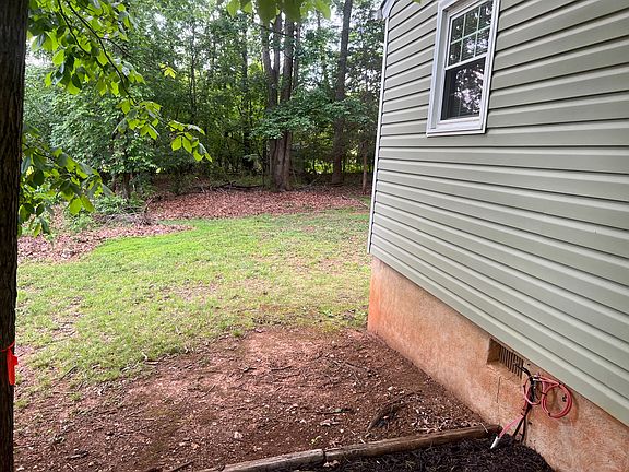 3rd image of 19 Valleywood Dr