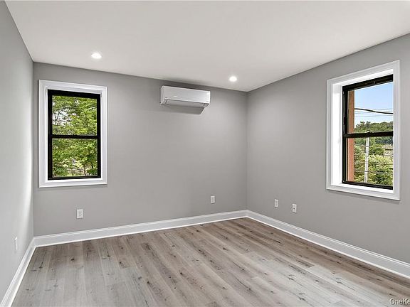 2nd image of 122 Commerce St APT 3