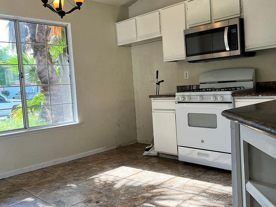 1st image of 2412 Little Aston Way