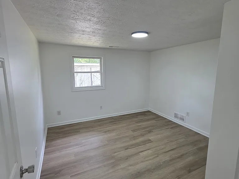 8250 Navarre Rd SW — Photo 9