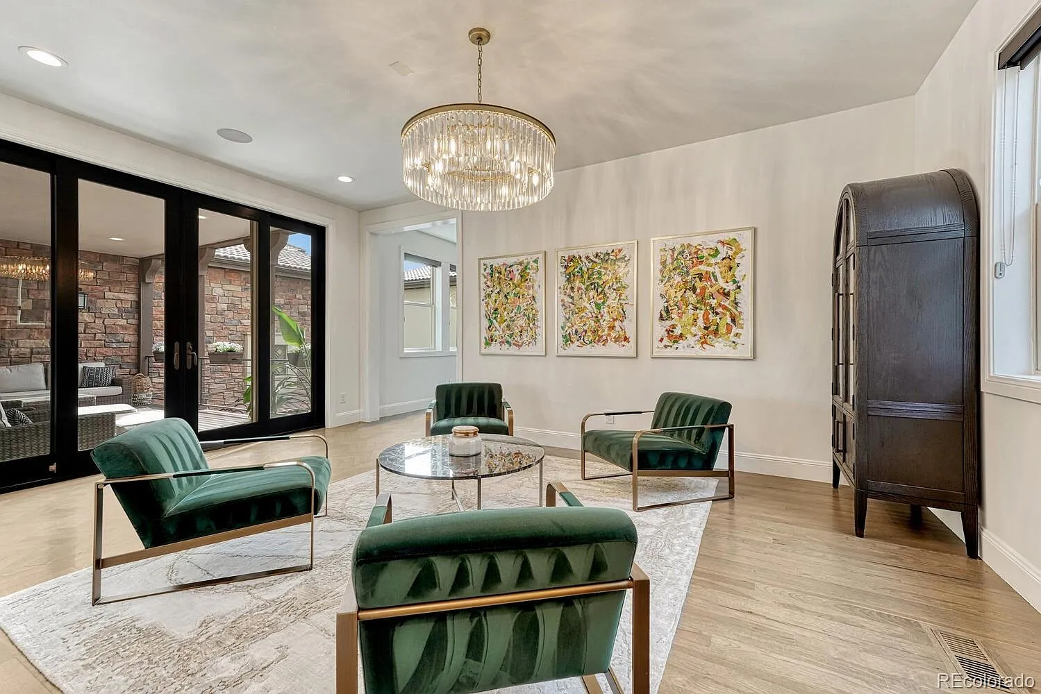 6 bed, 6.5 bath, 6301 sqft, $9,500 — Photo 4