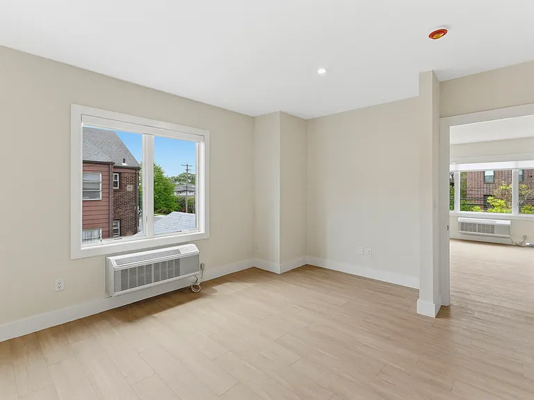 850 Broad Ave #C — Photo 11
