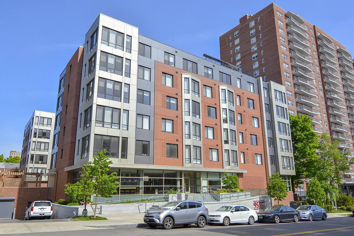 Building Photo - 95 Saint