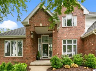 910 W Centennial Rd, Papillion, NE 68046