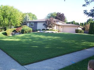 9S336 Florence Ave, Downers Grove, IL 60516