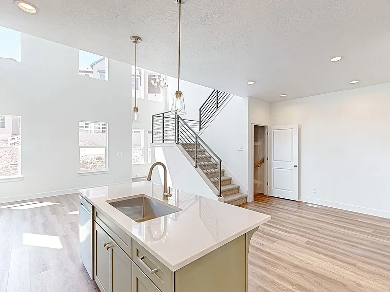 1583 W Stark Dr — Photo 2